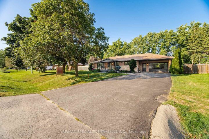 6 Maple Grove Road — photo 1