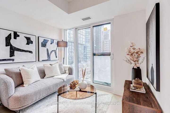 Property Photo: 252 Church Street 612 ON M5B 0E6