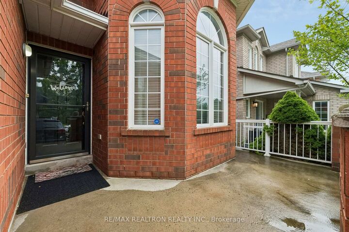 Property Photo: 58 Lurosa Crescent ON L1R 3A9