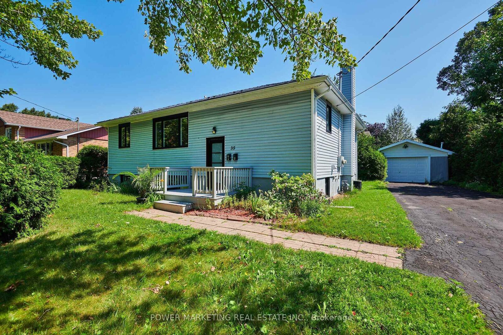 Property Photo:  35 Tauvette Street  ON K1B 3A1 