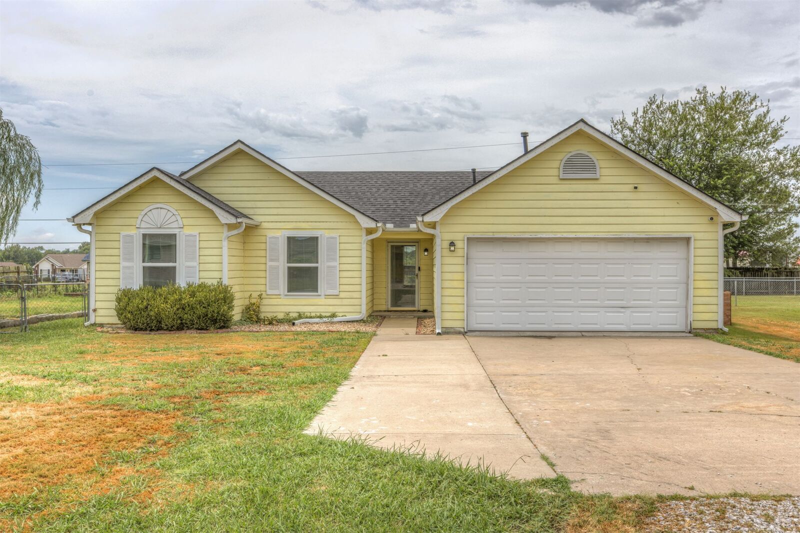 Property Photo: 11620 N 190th East Avenue OK 74021