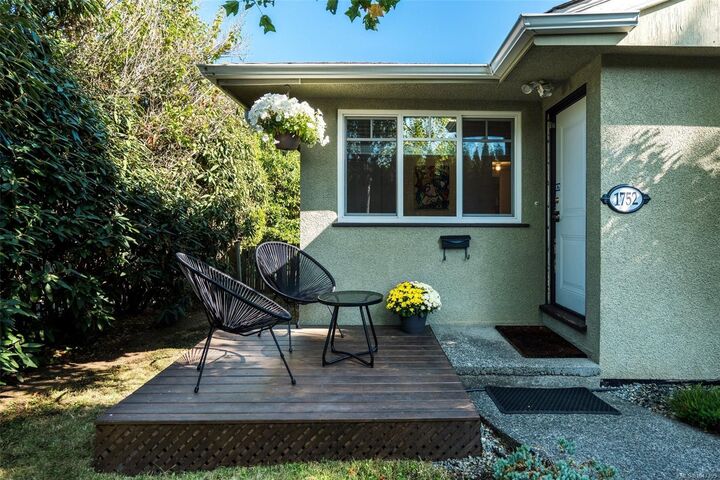 Property Photo: 1752 Kisber Ave BC V8P 2W7