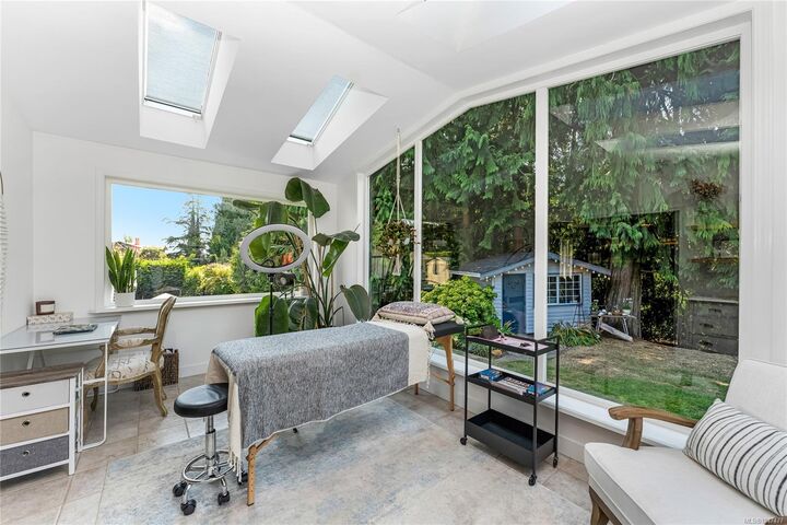 Property Photo: 2146 Henlyn Dr BC V9Z 0N5