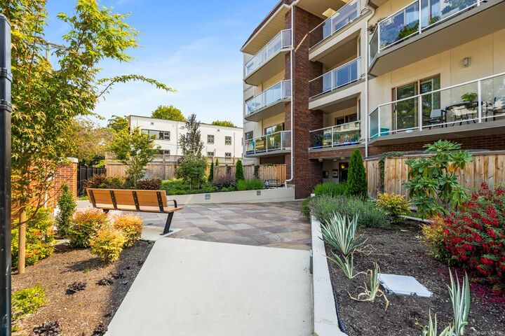Property Photo: 945 McClure St #203 BC V8V 3E8