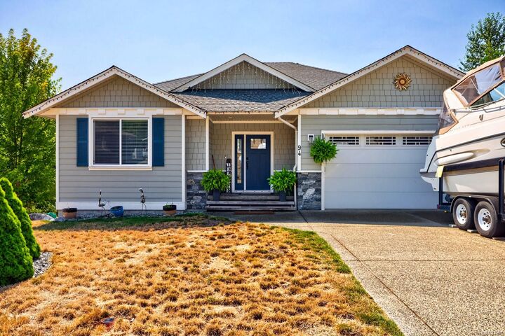Property Photo: 94 Beech Cres BC V0R 2G1