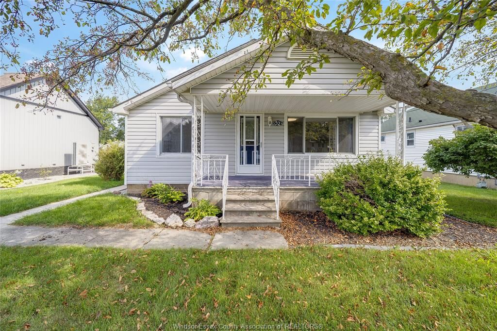 Property Photo: 52 Prospect Street ON N0P 2L0