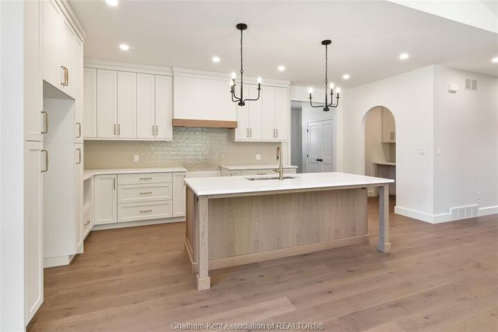 Property Photo: 67 Rosewood Crescent ON N7M 0P4