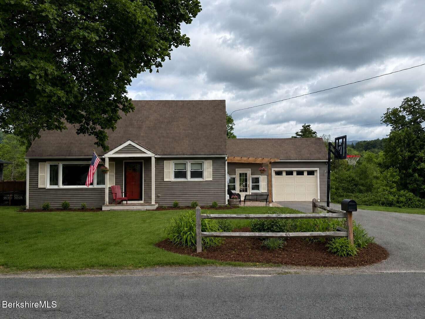 Property Photo: 118 Meadowview Dr MA 01225
