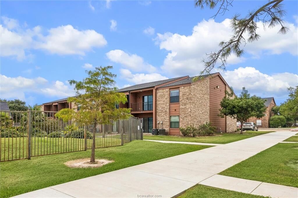 Property Photo:  904 University Oaks Blvd. 118  TX 77840 