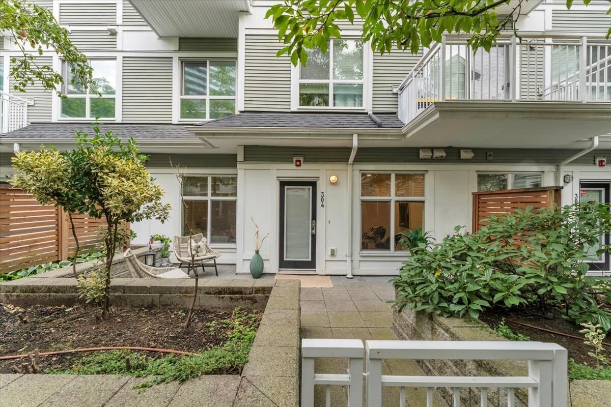 Property Photo:  618 Langside Avenue 304  BC V3J 0B8 