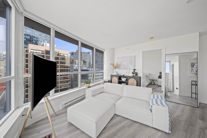 Property Photo: 833 Seymour Street 1511 BC V6B 0G4