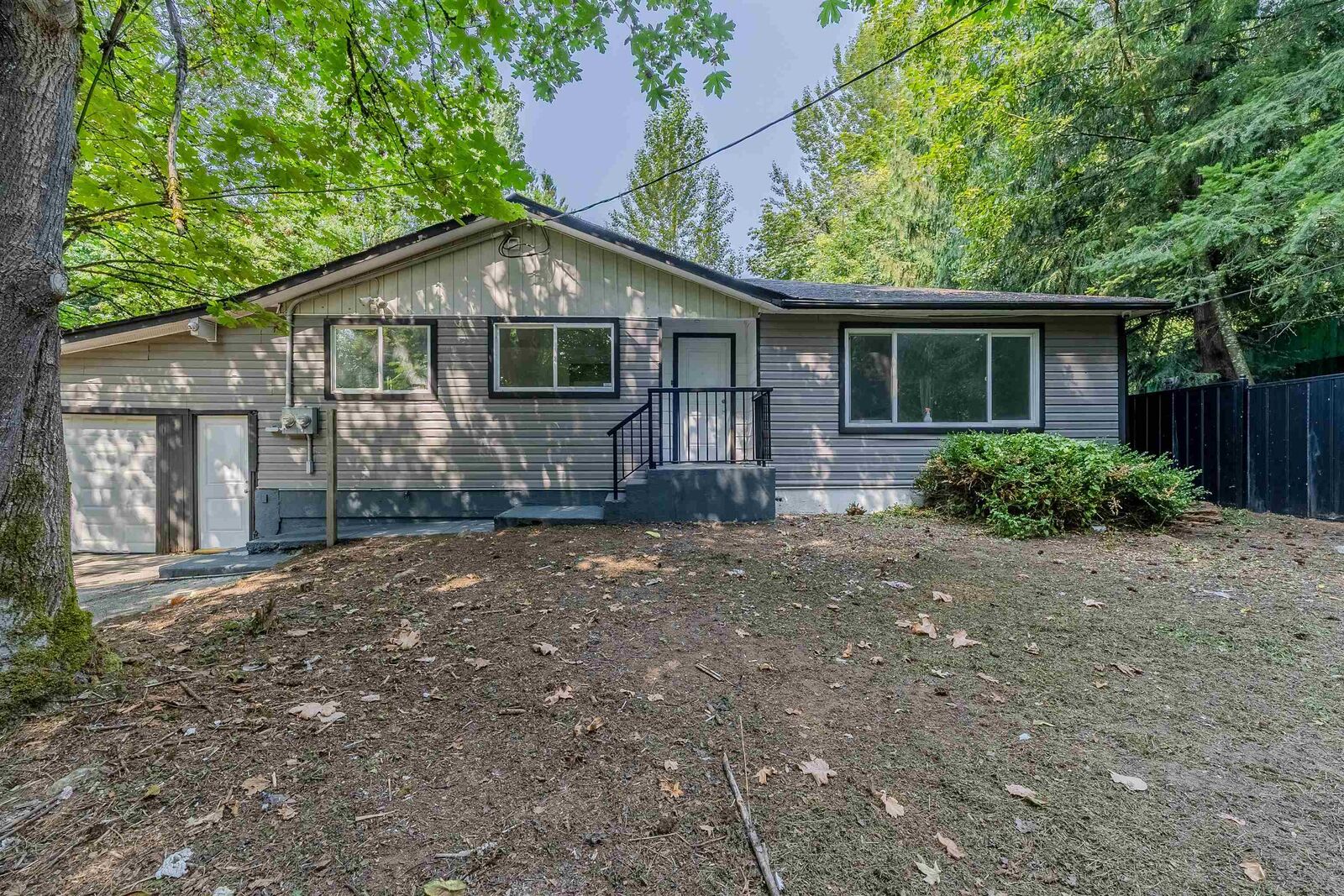 Property Photo: 31753 Hillcrest Avenue BC V2V 1K7