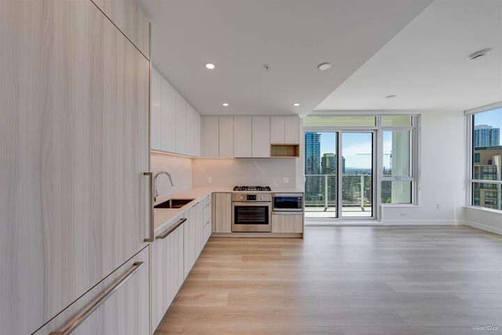 Property Photo: 6087 Wilson Avenue 2806 BC V5H 0M1