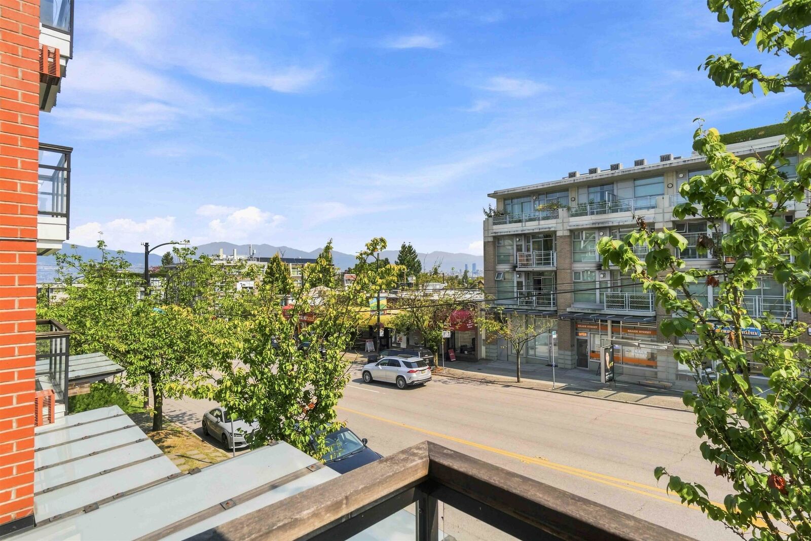 Property Photo: 3611 W 18th Avenue 202 BC V6S 1B3