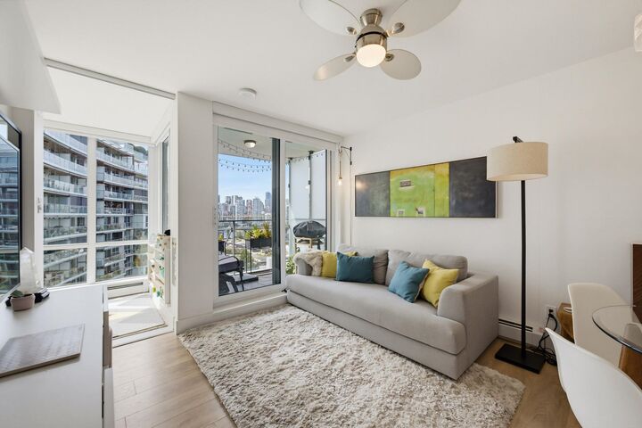 Property Photo: 1788 Columbia Street 1501 BC V5Y 0L7