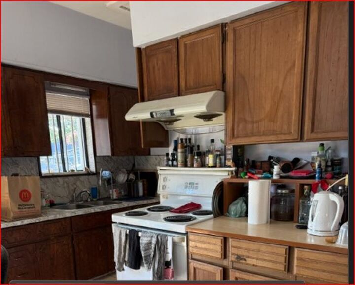 Property Photo: 5441 Dundee Street BC V5R 3T8