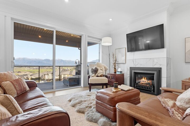 Property Photo: 50778 Ledgestone Place 50 BC V2P 0E7