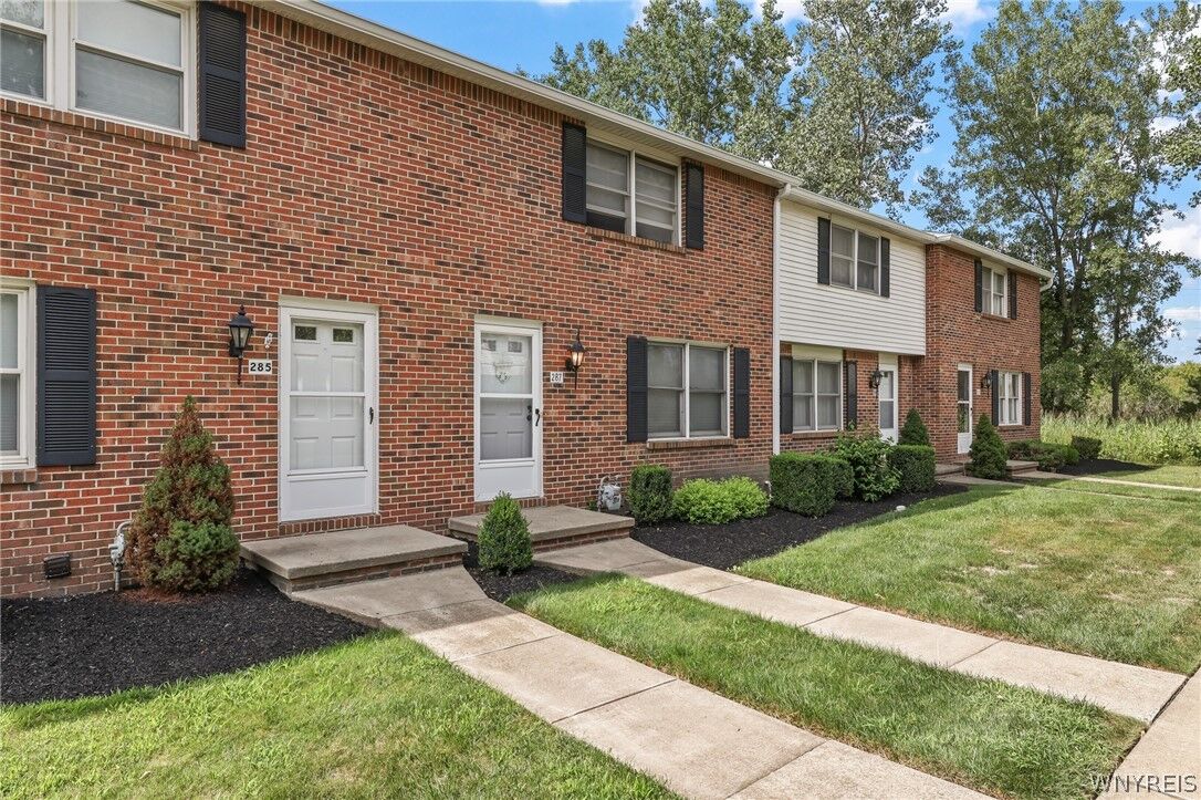 Property Photo:  287 Wimbledon Court  NY 14224 