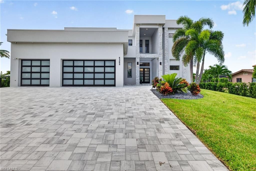 Property Photo: 5362 Mayfair Ct FL 33904