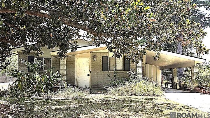 Property Photo: 382 Huntington Dr LA 70810