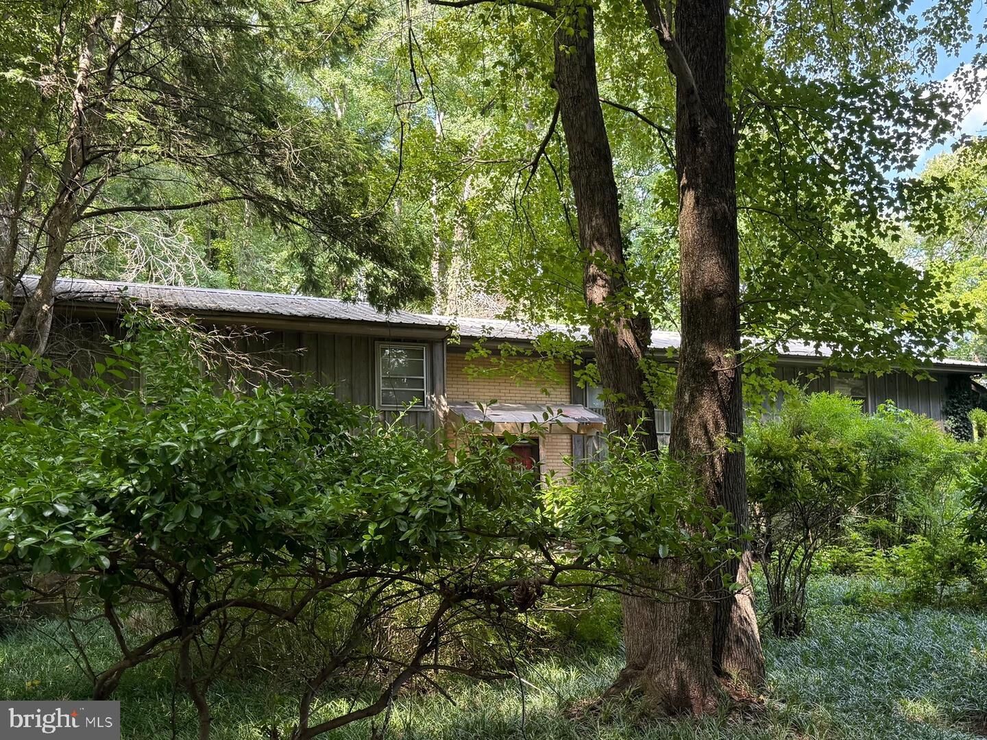 Property Photo: 4904 Woodsy Way MD 20748