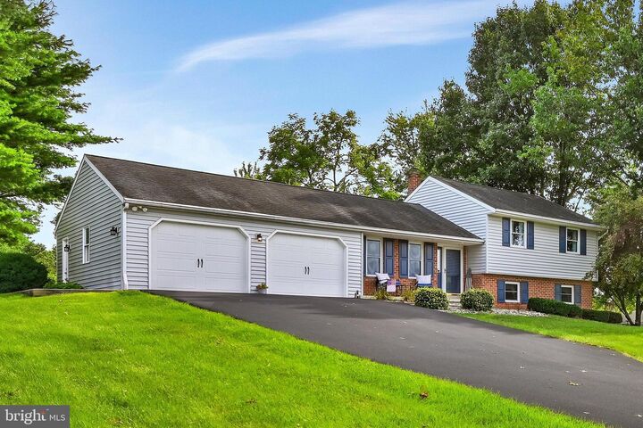 Property Photo: 126 Meadow View Lane PA 17502