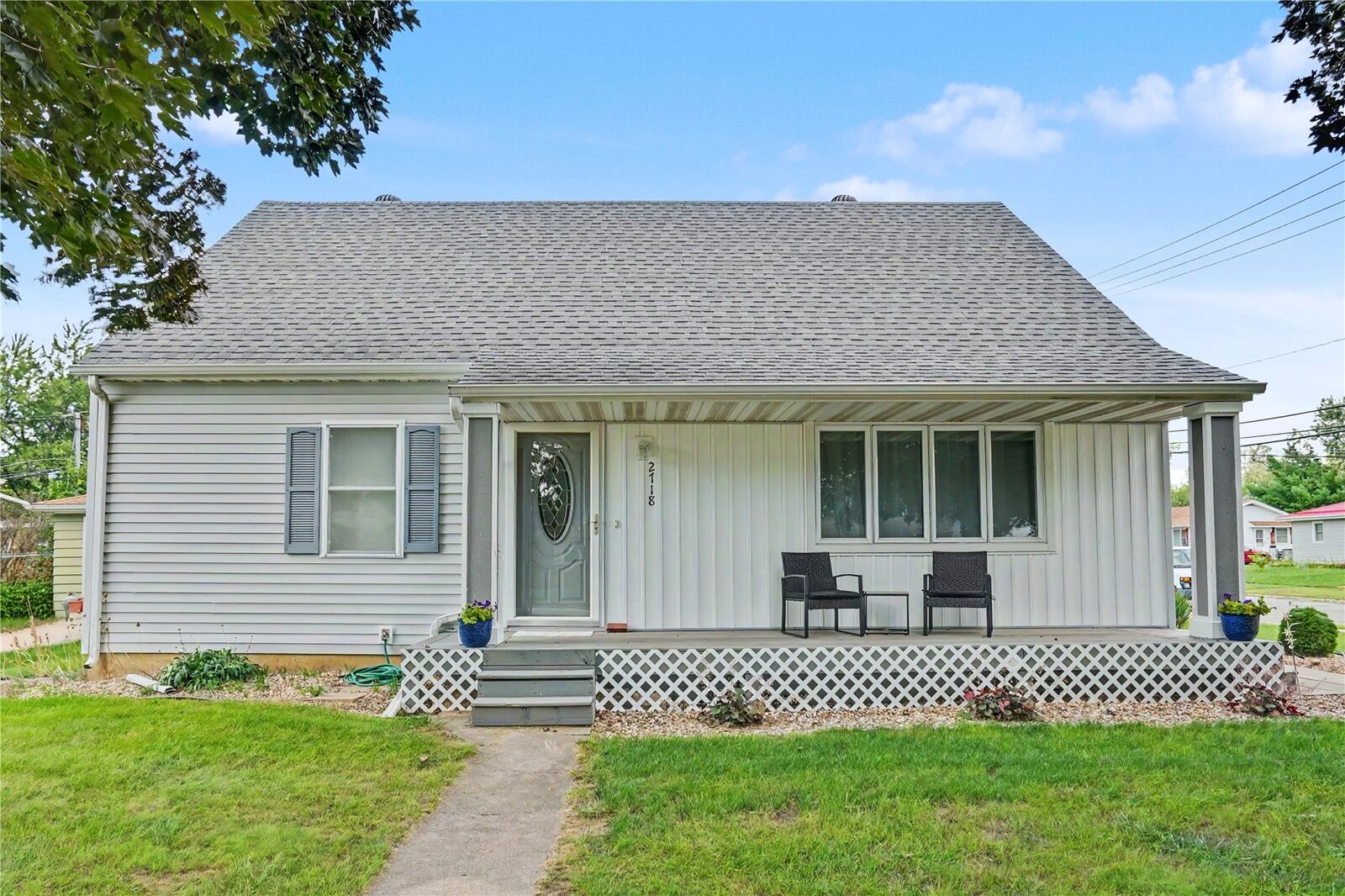Property Photo:  2718 E Ave NW  IA 52405 