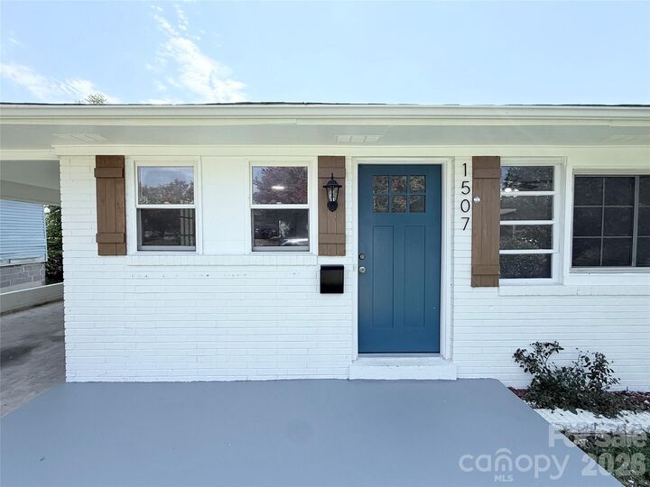 Property Photo:  1507 W Horah Street  NC 28144 
