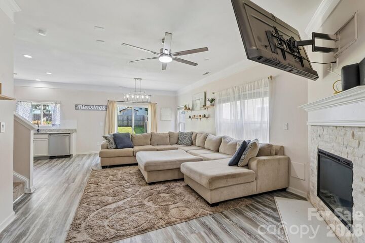 Property Photo:  10302 Hugue Way  NC 28214 