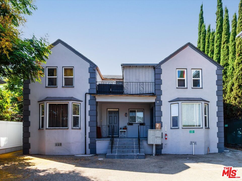 Property Photo:  11472 Ventura, Unit B  CA 91604 