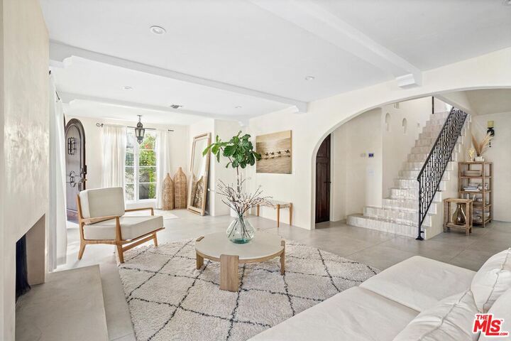 Property Photo: 4267 Murietta Ave CA 91423