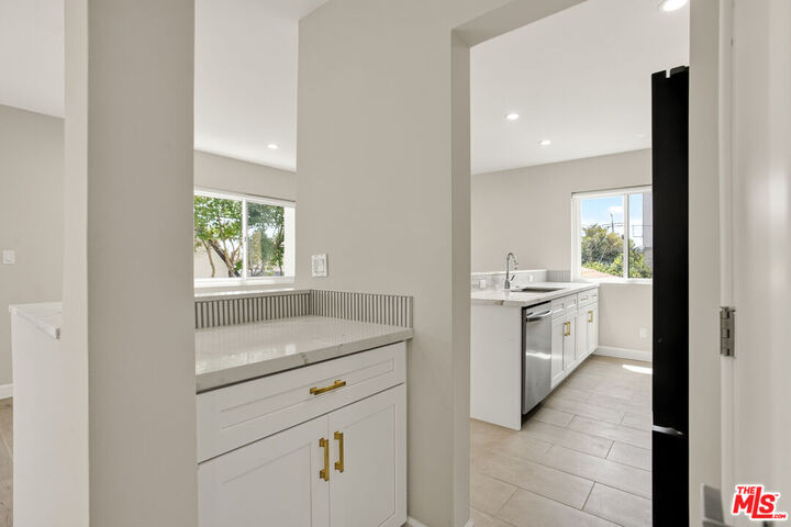 Property Photo:  1470 Rexford Dr, Unit 103  CA 90035 