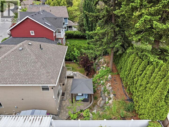 Property Photo: 444 Azure Place BC V2E 2R2