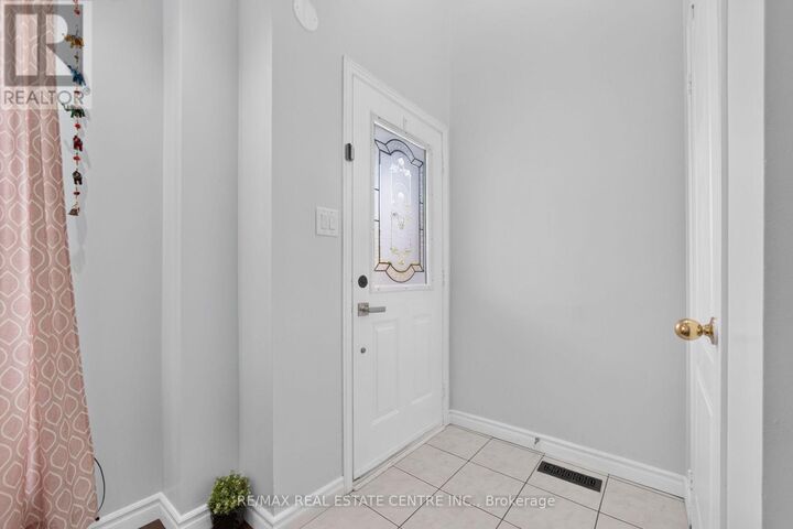 Property Photo: 8 Flatlands Way ON L6R 2B5