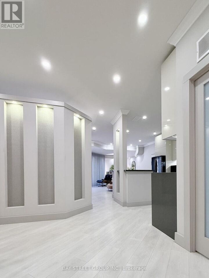 Property Photo: 55 Harbour Square 606 ON M5J 2L1
