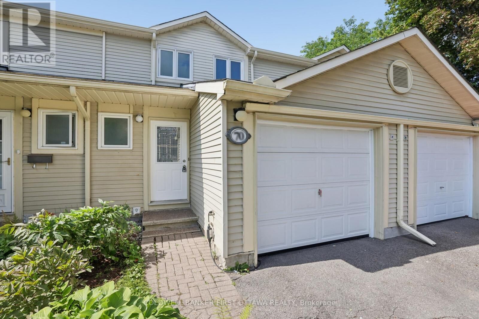 Photo de la propriété: 70 Bujold Court 19 ON K2L 3N8