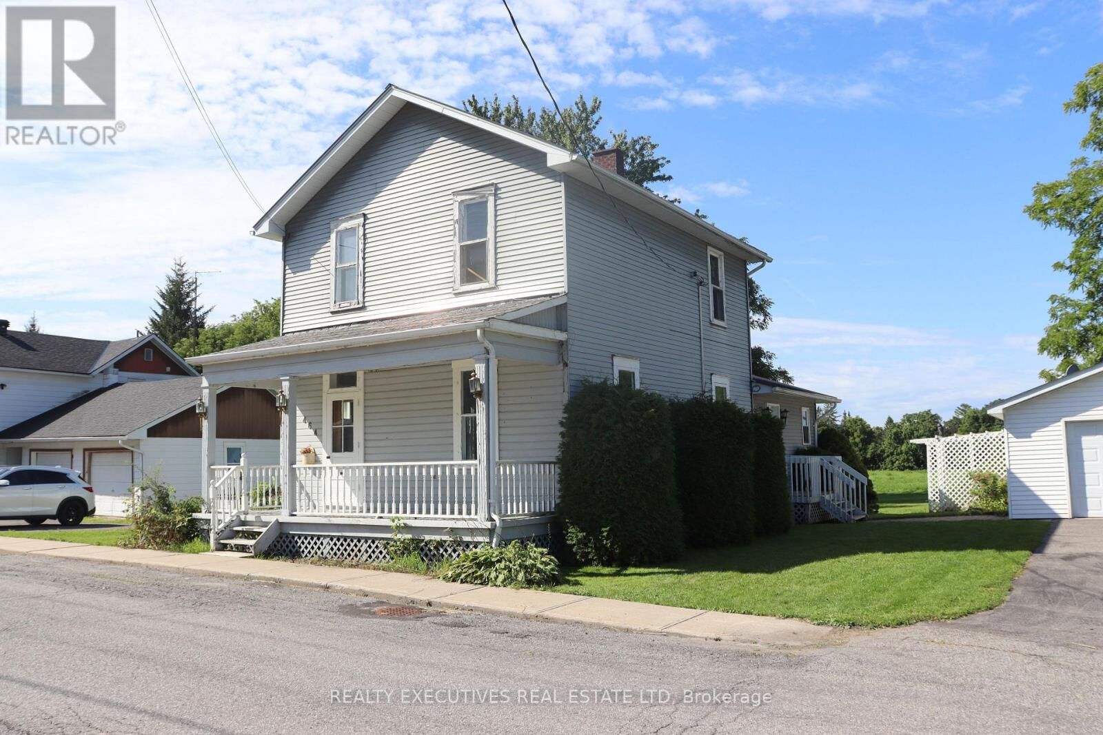 Property Photo:  464 Gladstone Street  ON K0C 2K0 