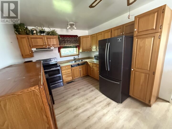 Property Photo:  33 McDonald Rd  ON P8N 3G2 
