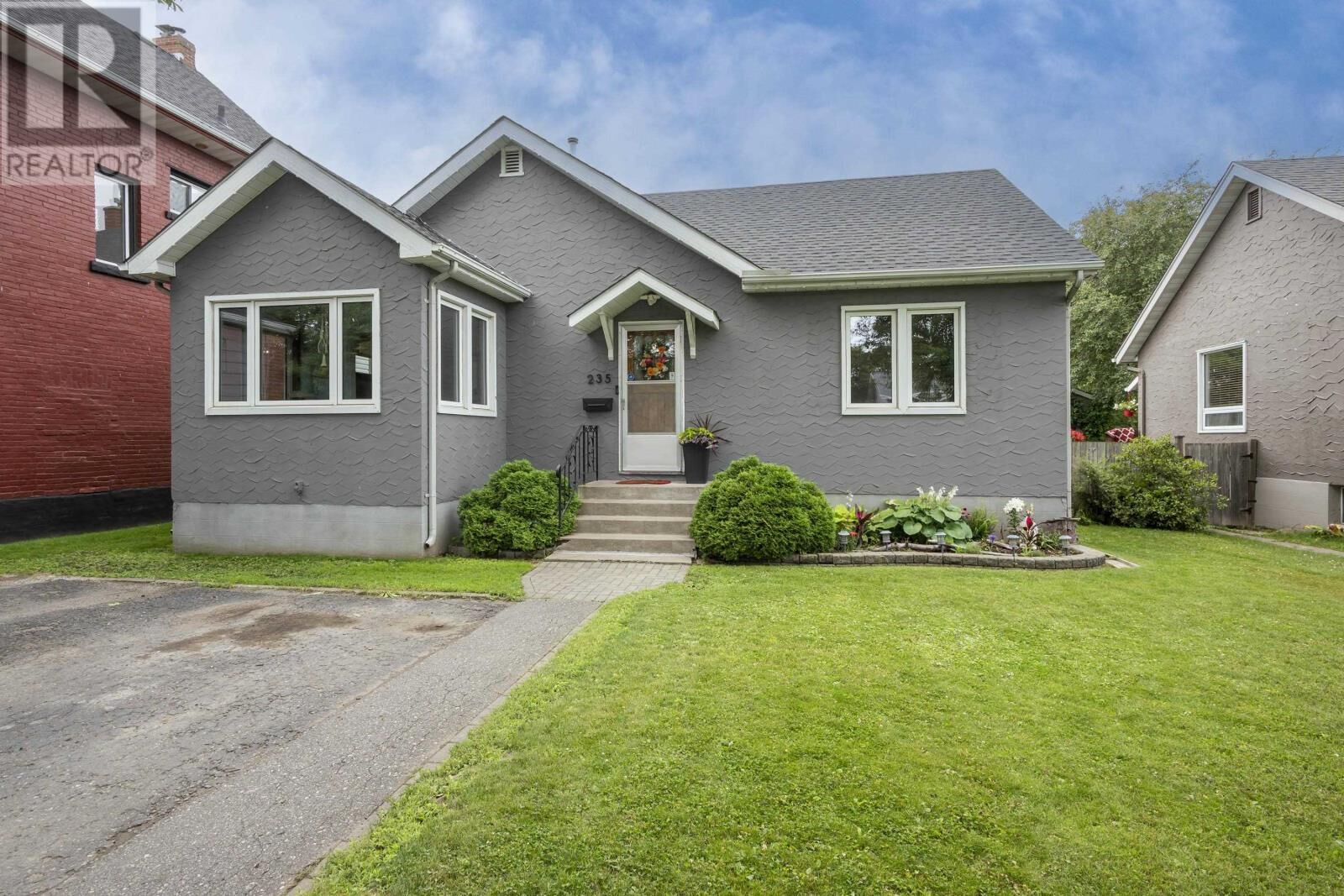 Property Photo:  235 Franklin St N  ON P7C 4J1 