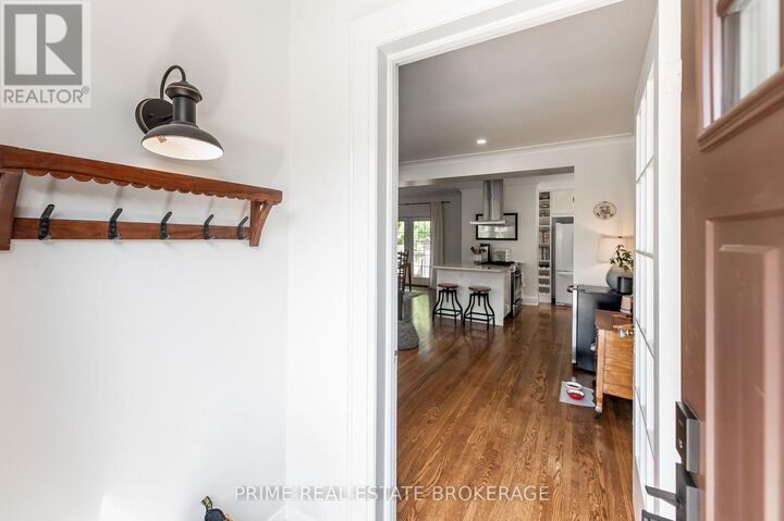 Property Photo:  29 Wellington Street  ON N5R 2P5 