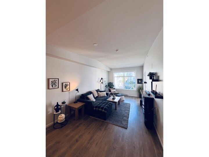 Property Photo:  3319 148 Street 5th Floor  BC V4P 0J2 