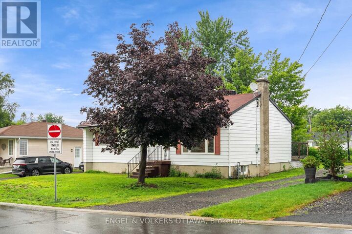 Property Photo:  871 Notre Dame Street  ON K4K 1G3 