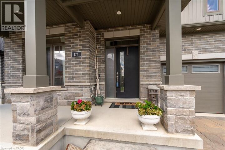 Property Photo: 1061 Eagletrace Drive 174 ON N6G 0T3