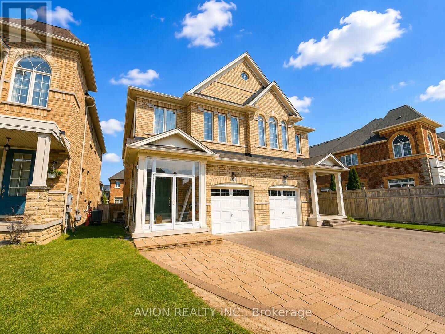 Property Photo:  124 Wilfred Murison Avenue  ON L6C 0S9 