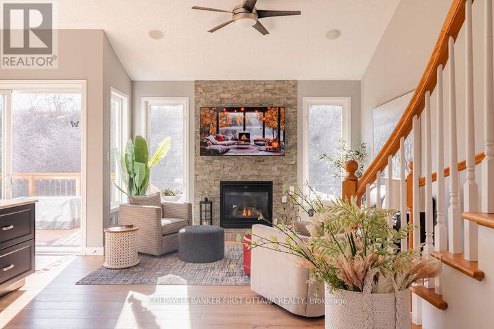 Property Photo:  87 Wolff Crescent  ON K7S 0C1 