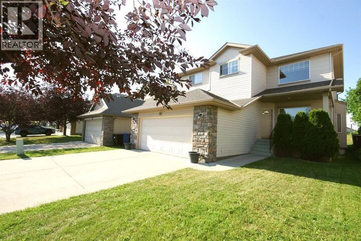 Property Photo:  99 Panorama Hills Way Northwest  AB T3K 5N9 