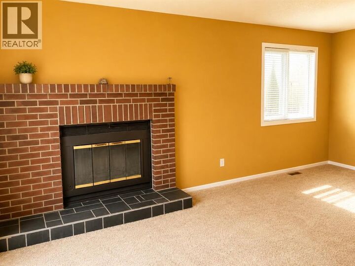 Property Photo: 5 Hillside Crescent AB T0G 2C0