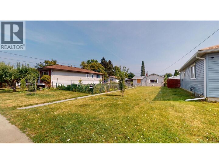 Property Photo:  10 14th Avenue South  BC V1C 2W8 