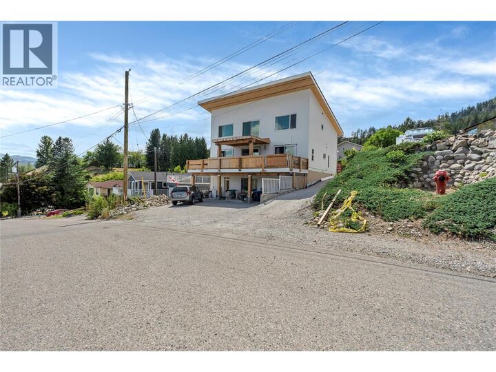6074 Jackson Crescent — photo 1