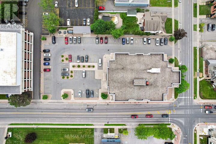 Property Photo:  108 Second Street East 200  ON K6H 3H1 